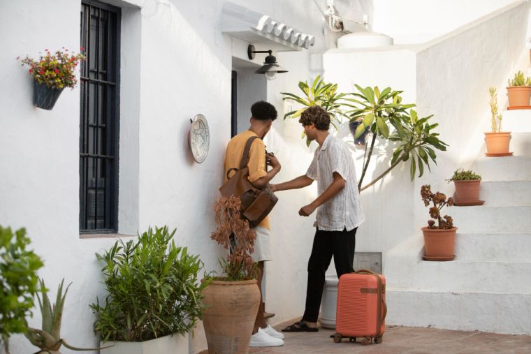 Cómo denunciar a un huésped en Airbnb: guía completa